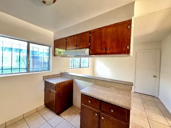 437 W Century Blvd APT 1, Los Angeles, CA 90003
