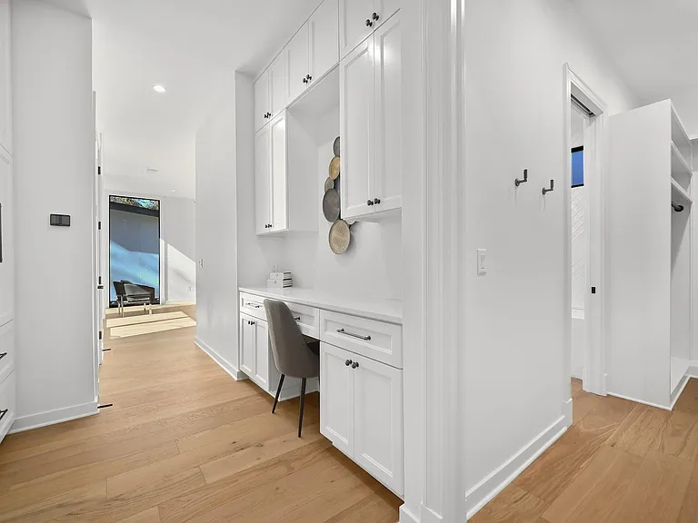 5512 Shoalwood Ave — Photo 12