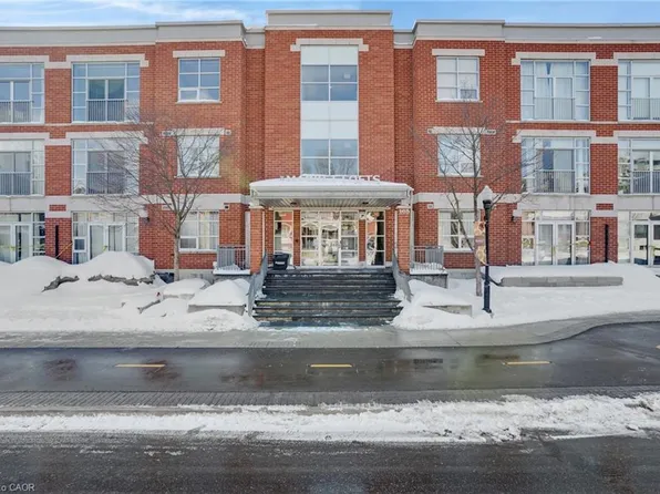 165 Duke St E #218, Kitchener, ON N2H 6T8