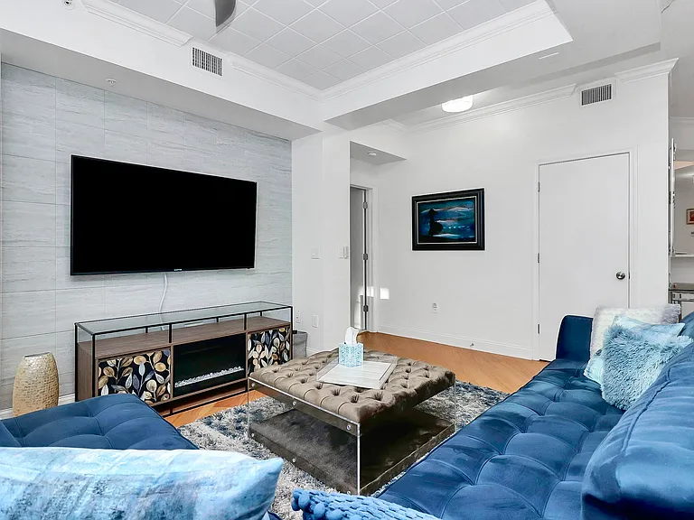 300 W 5th St #431 — Photo 14