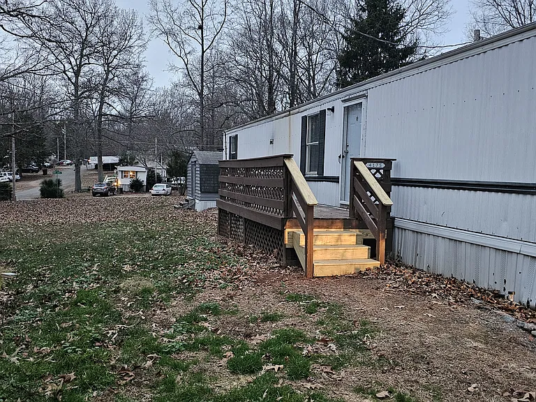 4175 Hyview Ln — Photo 2
