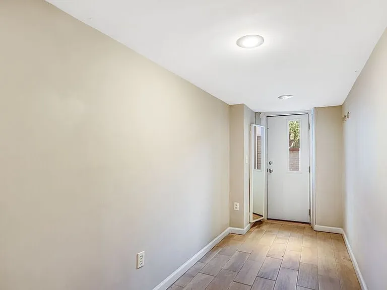 821 Kentucky Ave SE — Photo 39