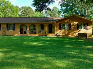 1016 Calhoun Rd E, Greenwood, SC 29646