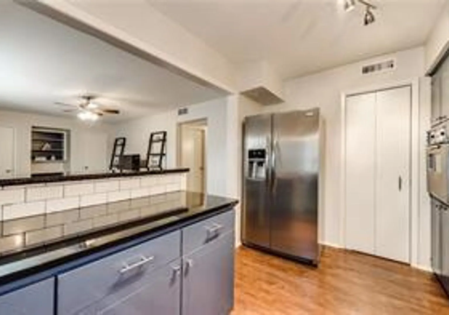 Cozy 2 Bedroom Condo minutes from SMU! — Photo 4