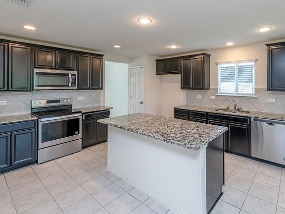 5th image of 202 Waxberry Dr