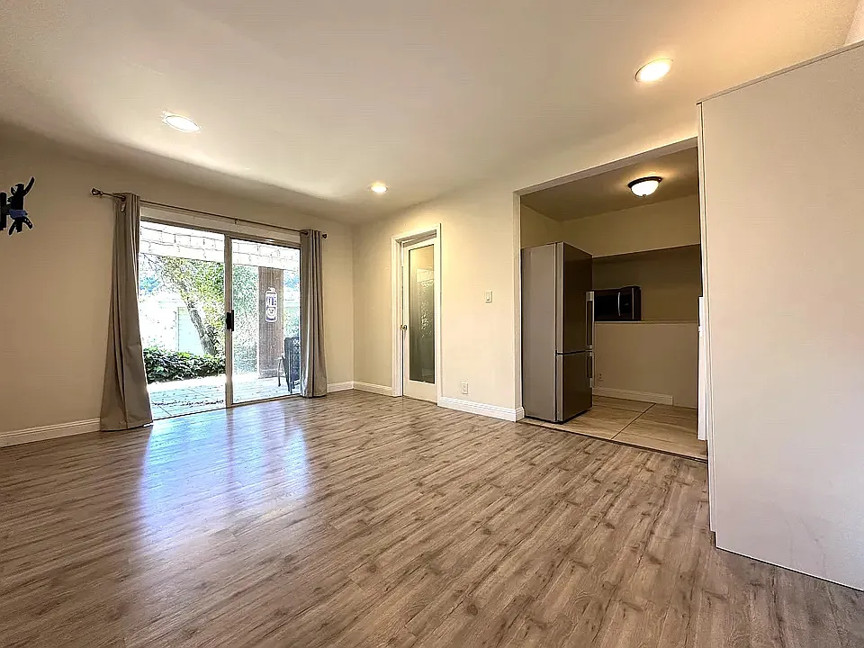 Studio, 450 sqft, $2,650 — Photo 2