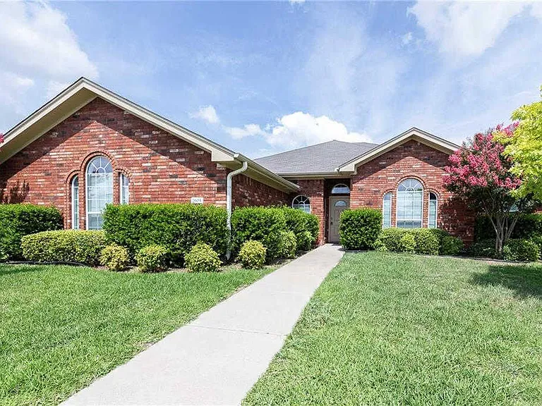 2605 Wisteria Ln — Photo 1
