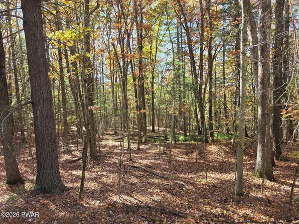 LOT 392 Creek Ct, Hawley, PA 18428