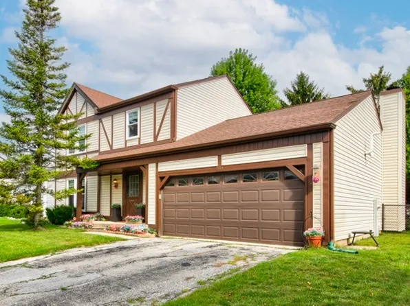 688 Equestrian Dr, Wheeling, IL 60090