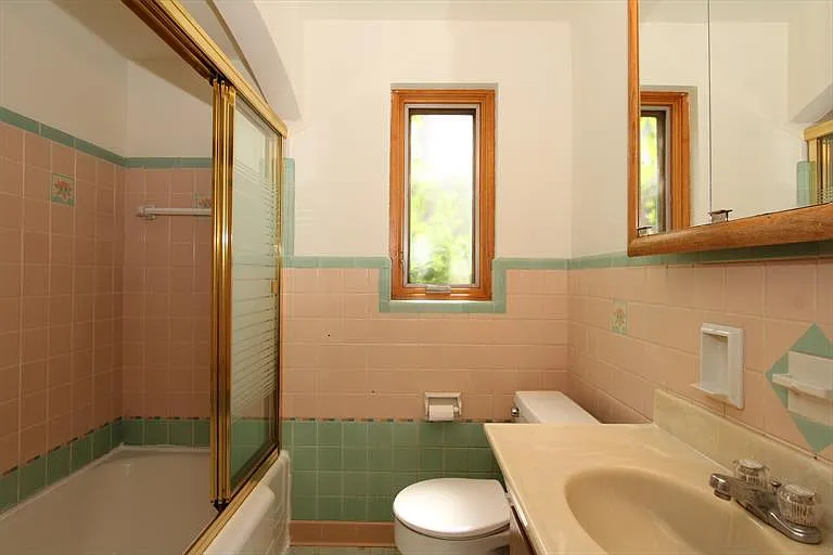 3 bed, 1.5 bath, 2443 sqft, $1,895 — Photo 4