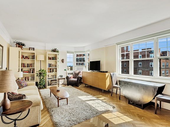 2nd image of 160 Cabrini Blvd APT 113