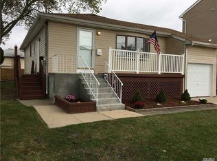 3657 Bayview St, Seaford, NY 11783
