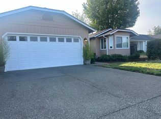 107 SE Harmony Cir, Grants Pass, OR 97527