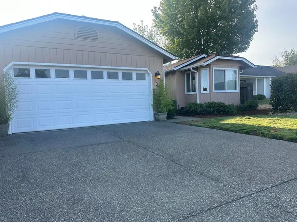 107 SE Harmony Cir, Grants Pass, OR 97527