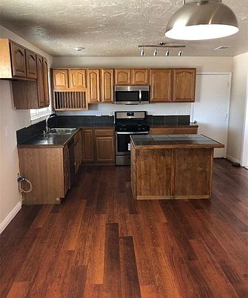 4th image of 18058 Fresno St