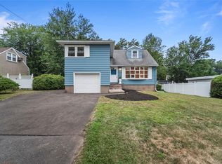 176 Quaspeck Blvd, Valley Cottage, NY 10989