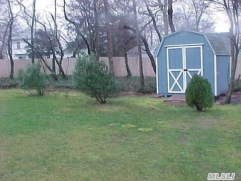 2nd image of 104 Hewitt Blvd