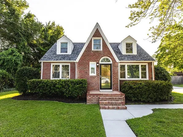 1219 Hawthorne Dr, Chesapeake, VA 23325