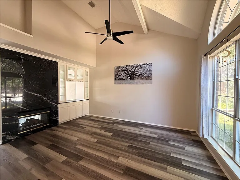 342 Arbor Ct — Photo 2
