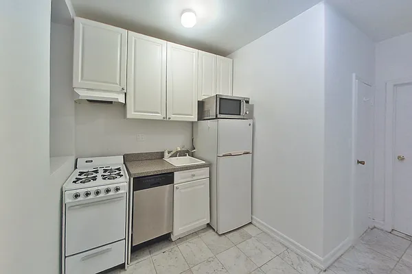 Rented by Platinum Properties | media 8