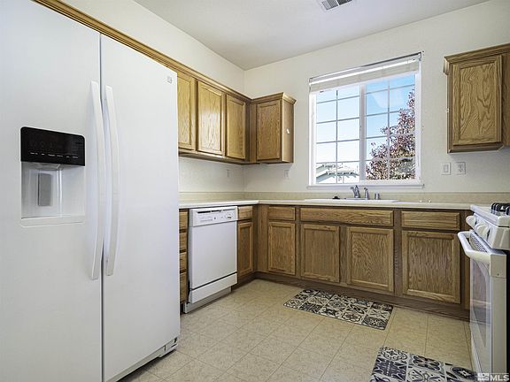 3rd image of 325 Torrey Pines Dr
