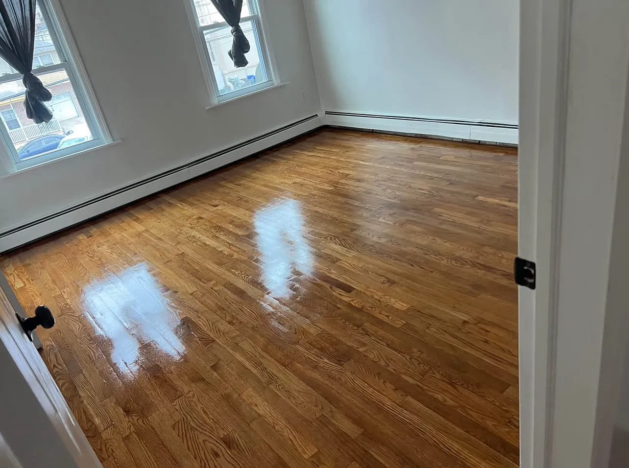 3 bed, 900 sqft, $2,300 — Photo 2