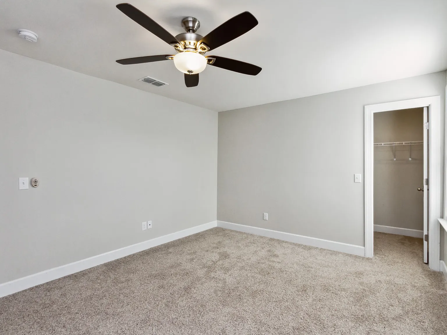 4 bed, 3070 sqft, $3,350 — Photo 3