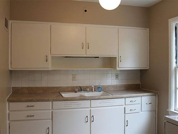 5th image of 2905 Grand Ave