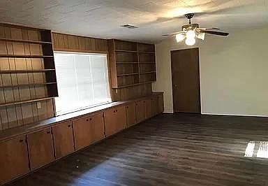 2nd image of 607 Sweetbriar Dr #1