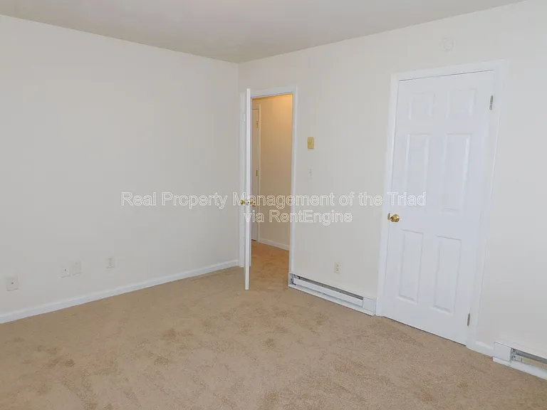 2300 Willow Rd — Photo 7