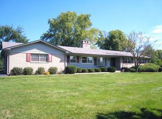 1 Trent Rd, Hawthorn Woods, IL 60047