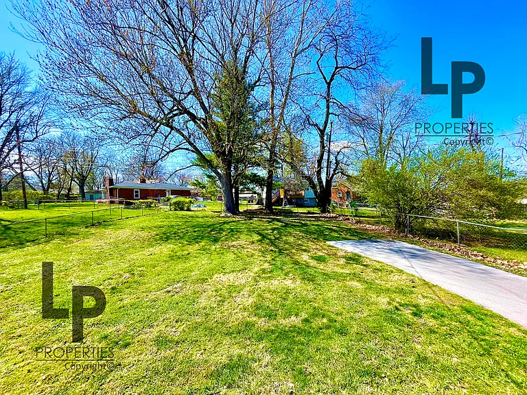 3479 Greenlawn Dr — Photo 2