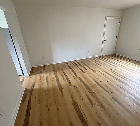 4th image of 1010 Carriage Dr APT A