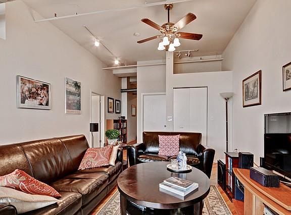 3rd image of 2015 Grand 523 Blvd #523
