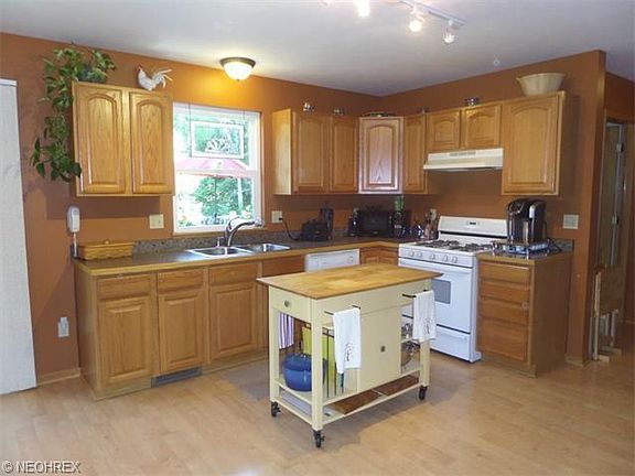 2nd image of 971 Chadwick Ln
