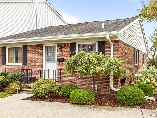 125 Cuttle Rd APT 12, Marysville, MI 48040