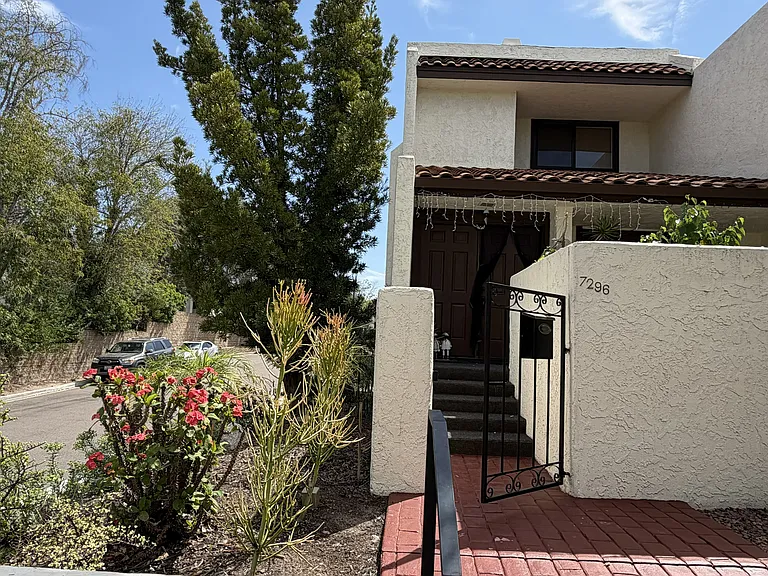 7296 Caminito Carlotta — Photo 2