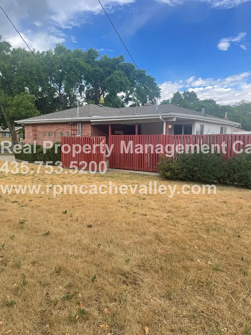 5 bedroom home close to USU! Pet friendly. — Photo 3
