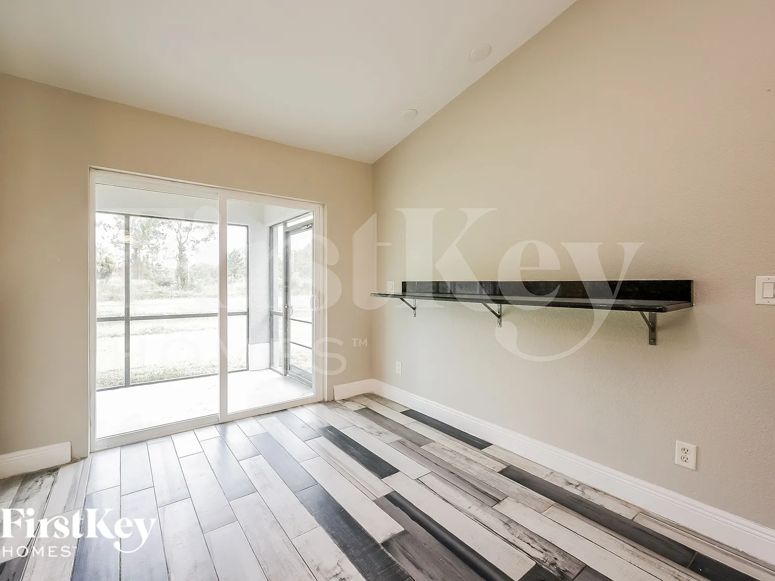 3 bed, 2.0 bath, 1444 sqft, $2,105 — Photo 4