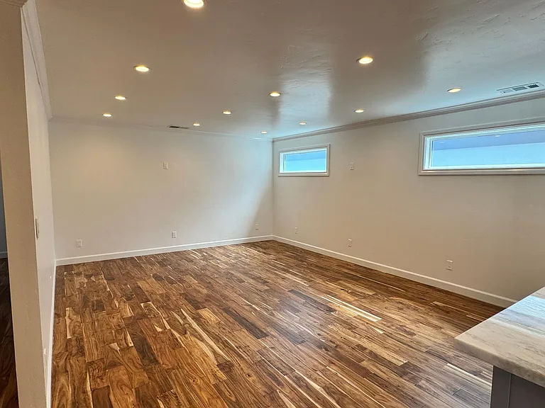 913 Mockingbird Ln — Photo 6