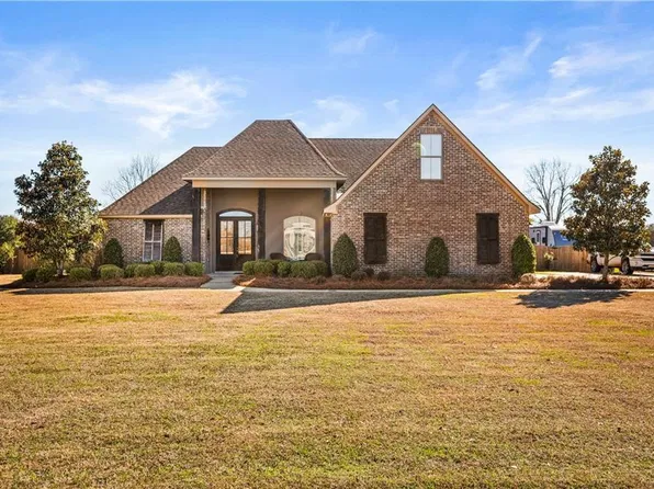 349 Riverside Ln, Natchez, LA 71456