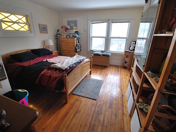 2nd image of 35 Burd St