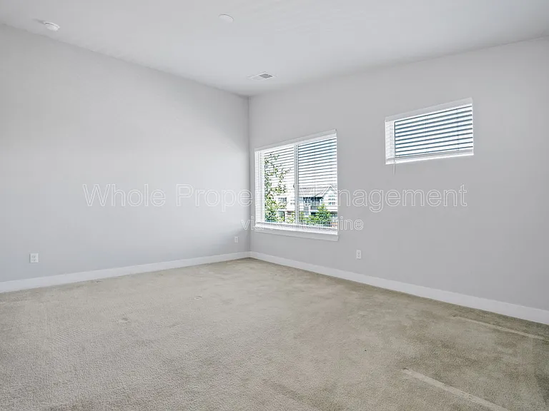 5829 N Beeler St — Photo 23