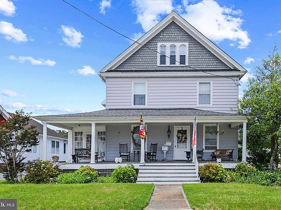 2nd image of 207 Williams St