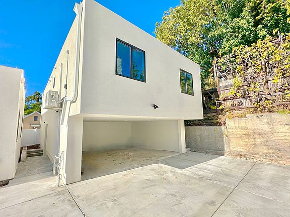 5th image of 1637 Micheltorena St #1635