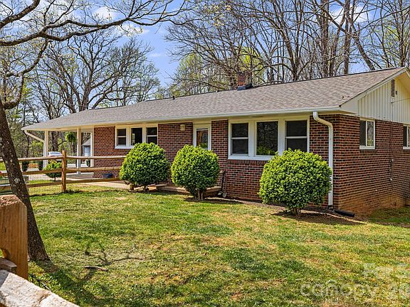 3rd image of 194 Carolina Ave