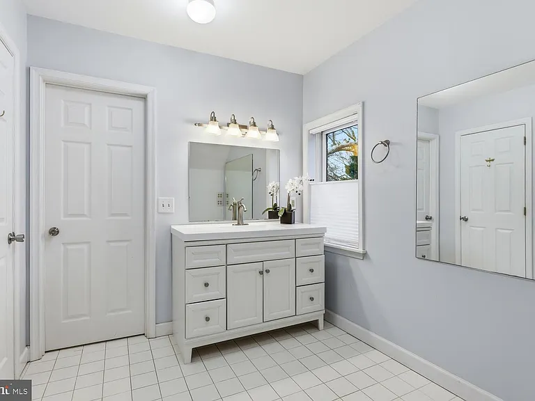 304 Elm Ave — Photo 15