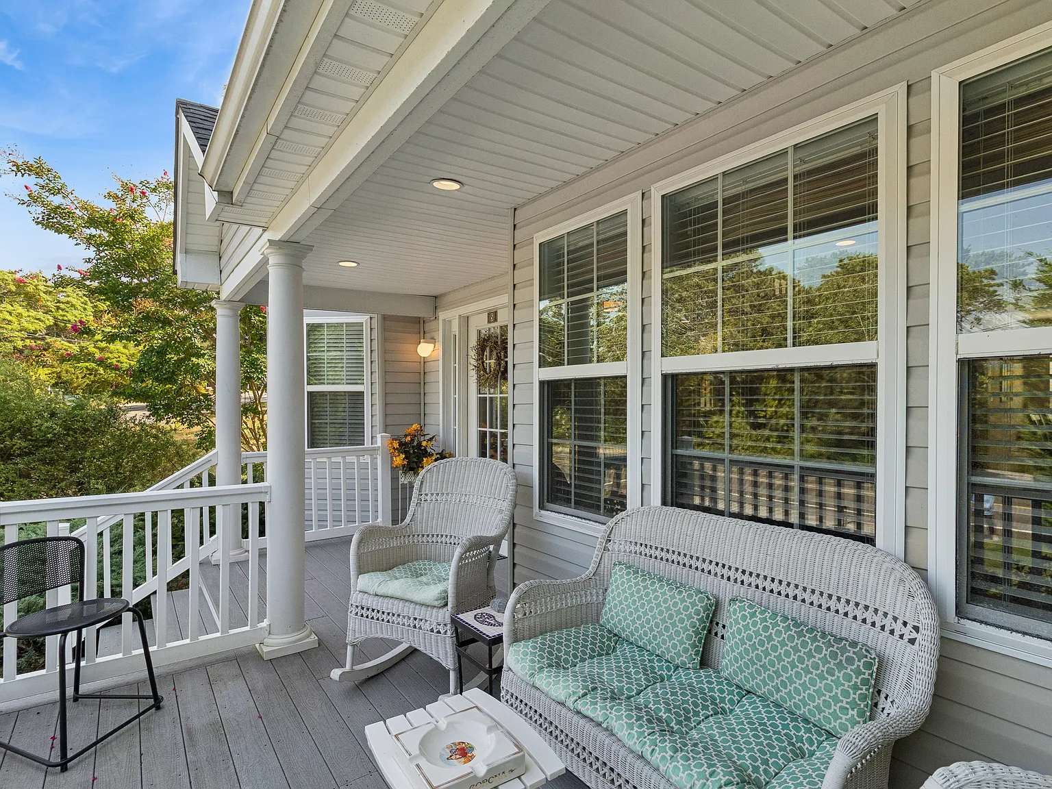 Hampton Bays Four Bedroom, Steps to Bay Beach — Photo 3