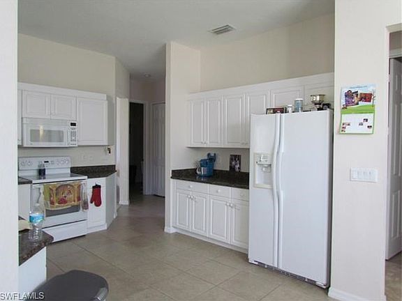 4th image of 724 Clemwood Ave S
