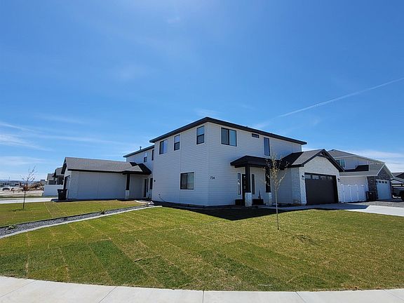 3rd image of 724 & 726 Cheri Ct